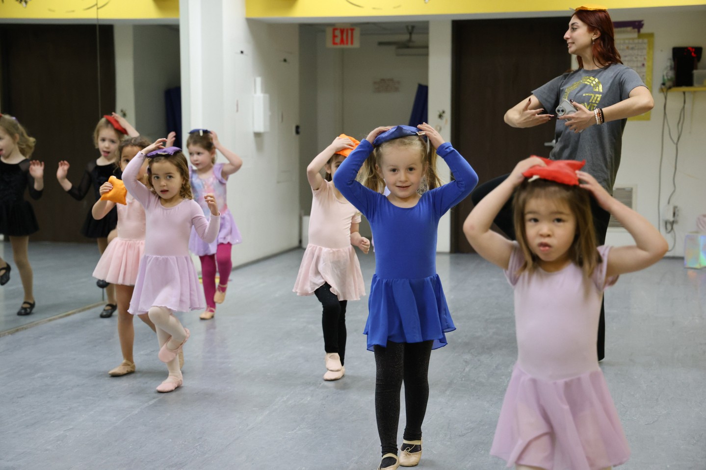A little BeanBag Boogie to practice hand-eye coordination, balancing skills, and persistence!
Our Studio is not just about Dance, but about life skills. 
Can’t wait to see you at the studio
.
.
#Dance #BeanbagBoogie #HandEyeCoordination #BalancingSkills #Persistence #LifeSkills #Balance #Coordination